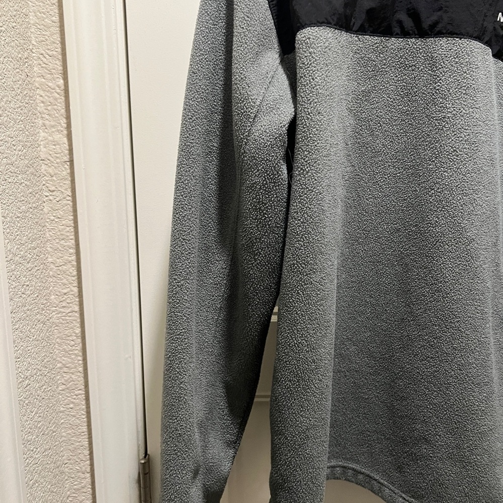 The North Face Men’s ¼-Zip Fleece – Gray & Black, Size Medium - Picture 7 of 7